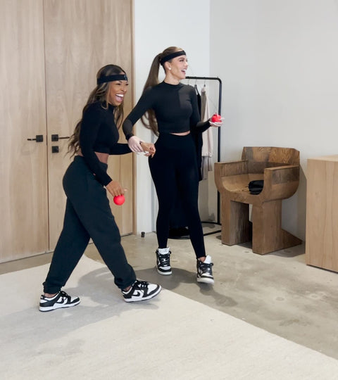 Khloé Kardashian playing Boxbollen